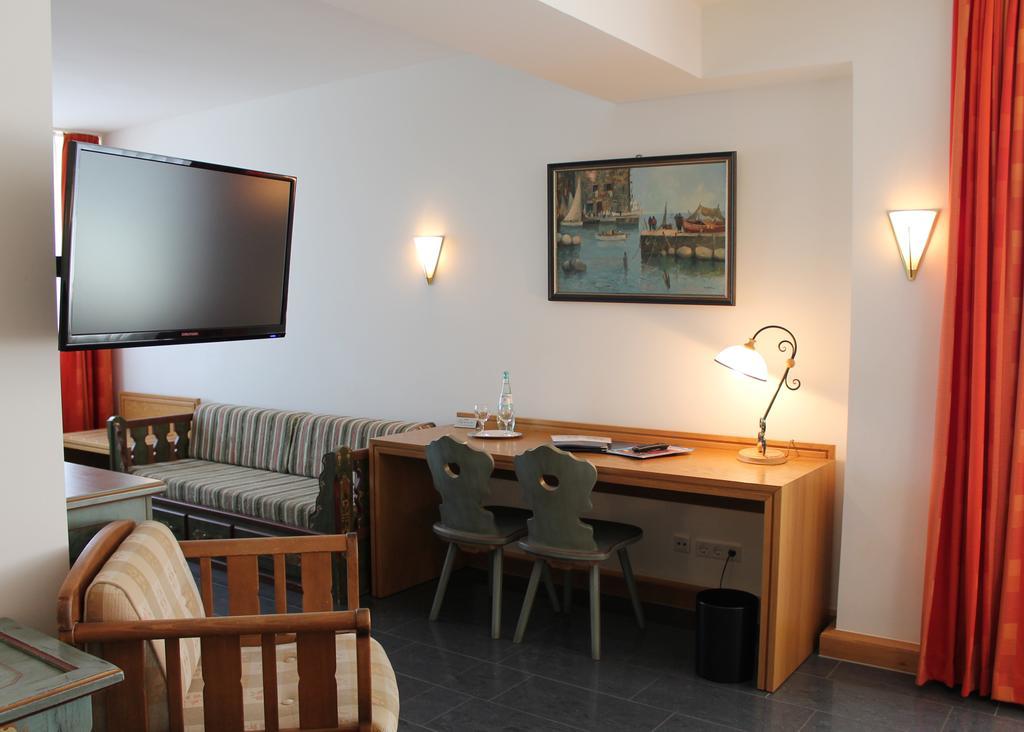 Hotel Conti Am Hauptbahnhof Munster  Bagian luar foto