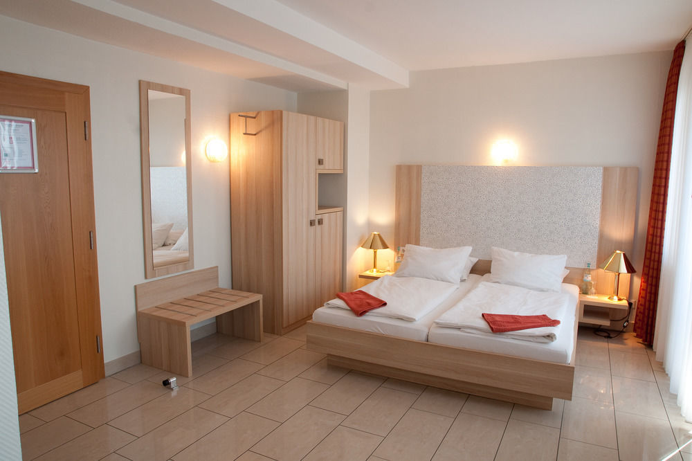 Hotel Conti Am Hauptbahnhof Munster  Bagian luar foto