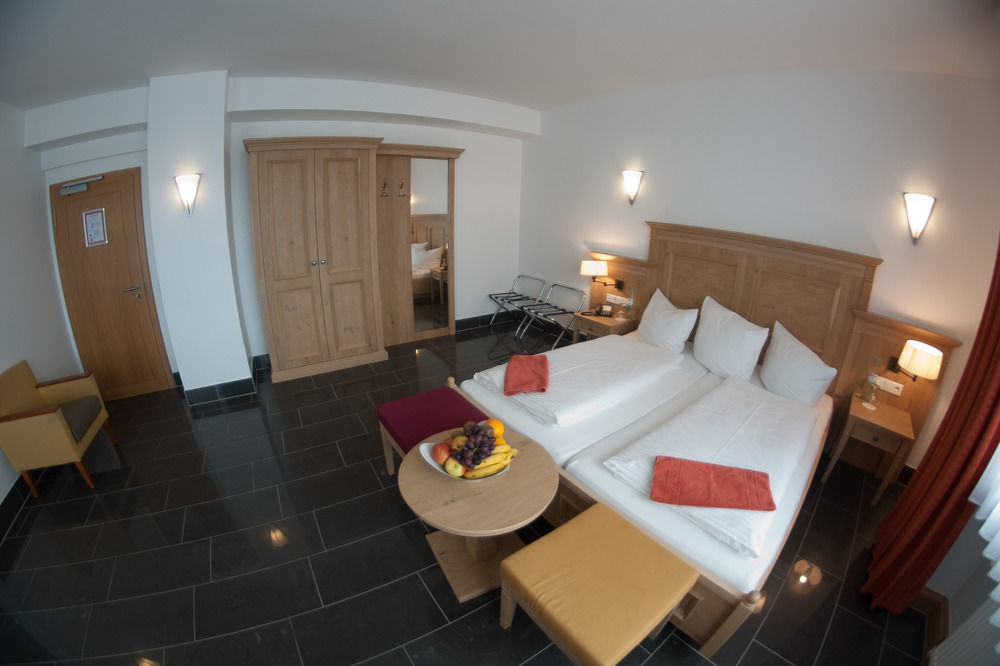 Hotel Conti Am Hauptbahnhof Munster  Bagian luar foto