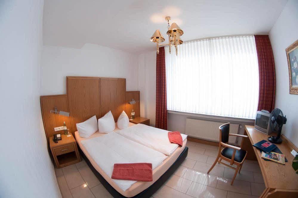 Hotel Conti Am Hauptbahnhof Munster  Bagian luar foto